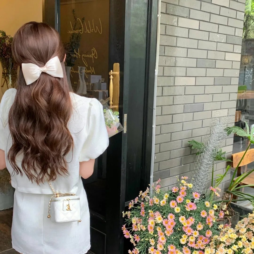 展旦召 封面